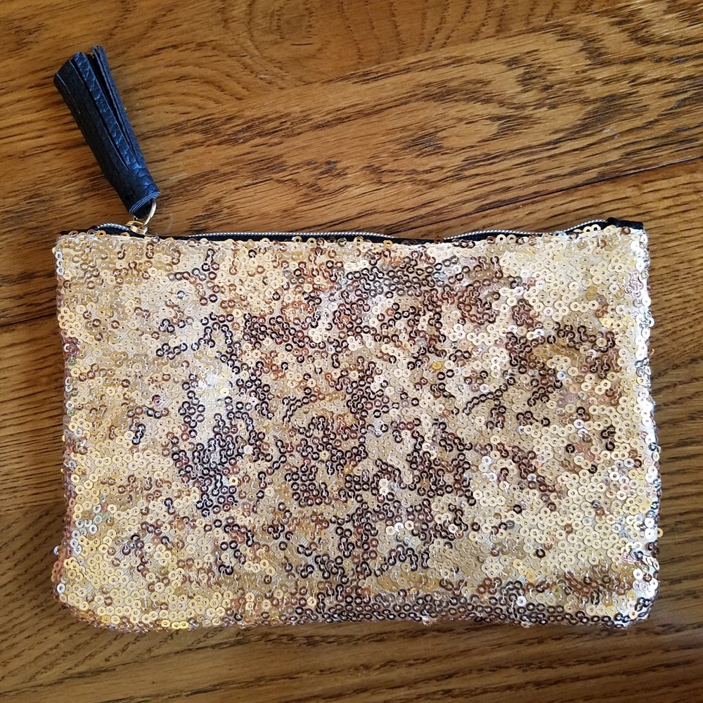 🌘 2/$8 Gold Sequined Bag